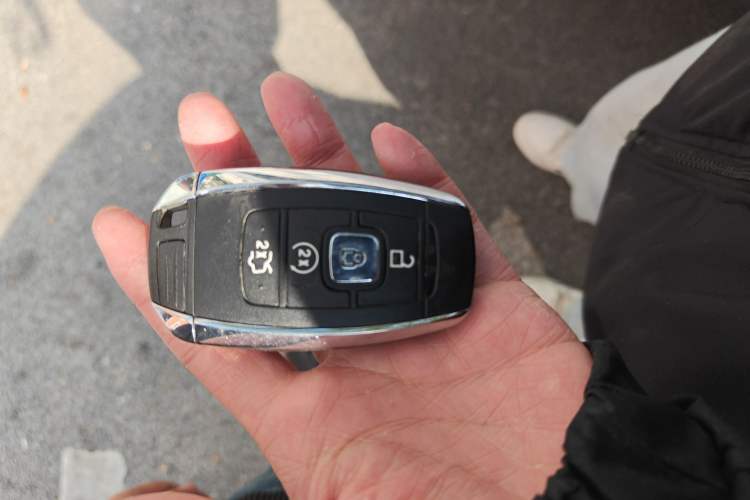 Used Lincoln MKC 2017 2.0T Two-Wheel Drive Deluxe Edition Vehicle Key