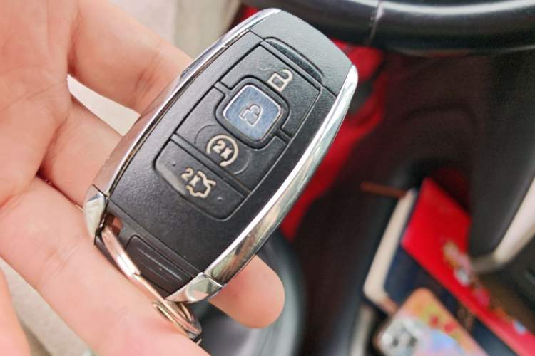 Used Lincoln MKC 2017 2.0T Two-Wheel Drive Deluxe Edition Vehicle Key
