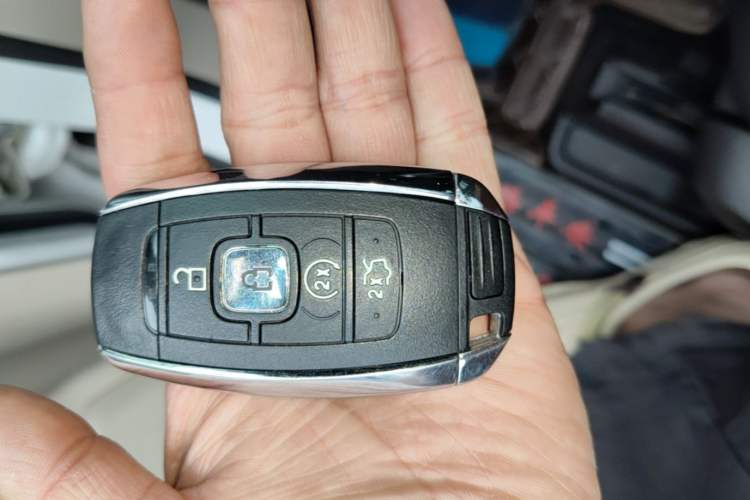 Used Lincoln MKC 2017 2.0T Two-Wheel-Drive Luxury Edition Vehicle Key