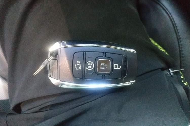 Used Lincoln MKC 2017 2.0T Two-Wheel-Drive Luxury Edition Vehicle Key