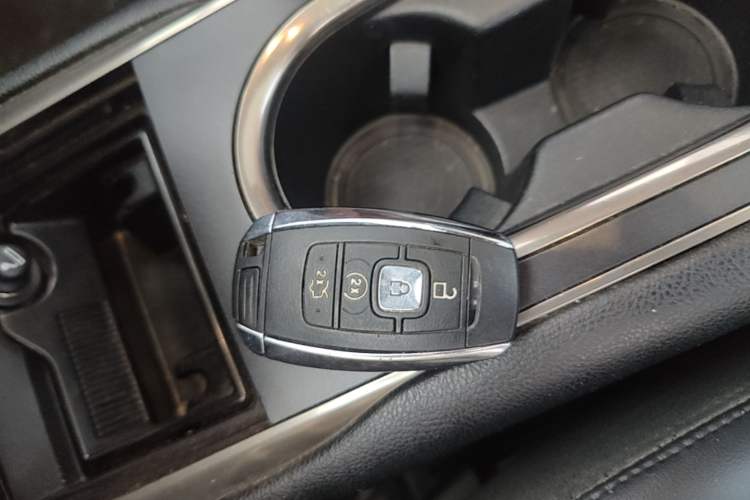 Used Lincoln MKC 2017 2.0T Two-Wheel Drive Deluxe Edition Vehicle Key