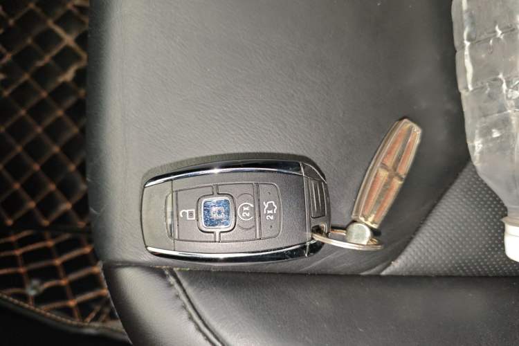 Used Lincoln MKC 2017 2.0T Two-Wheel Drive Deluxe Edition Vehicle Key