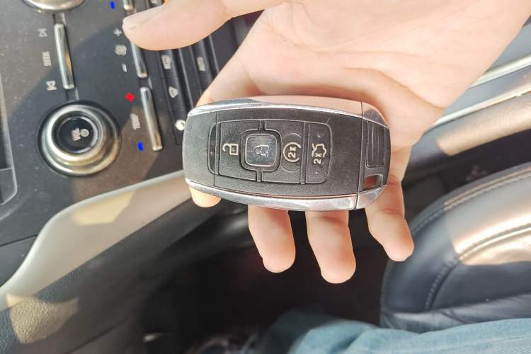 Used Lincoln MKC 2017 2.0T Two-Wheel Drive Deluxe Edition Vehicle Key
