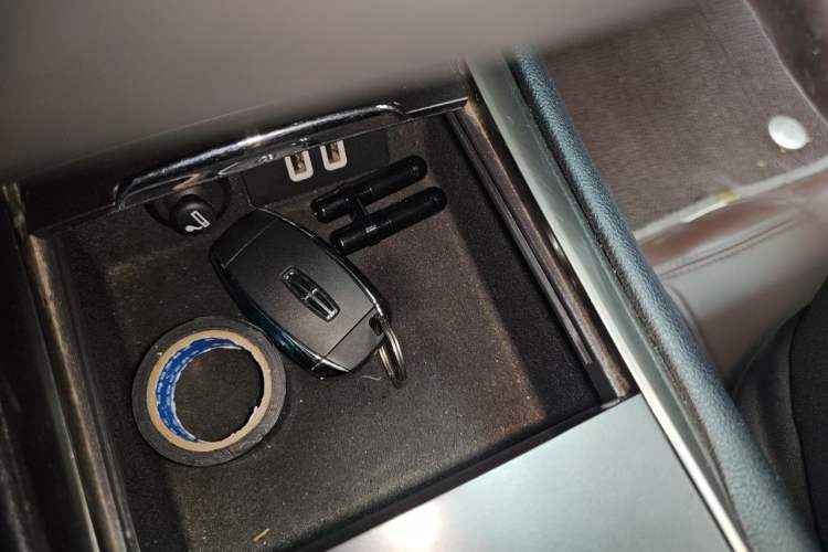 Used Lincoln MKC 2017 2.0T Two-Wheel Drive Deluxe Edition Vehicle Key