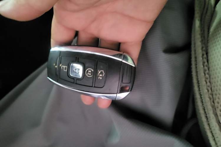 Used Lincoln MKC 2017 2.0T Two-Wheel Drive Deluxe Edition Vehicle Key