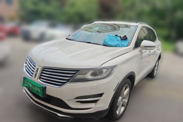 Ojetý Lincoln MKC 2017 2.0T Two-Wheel Drive Deluxe Edition