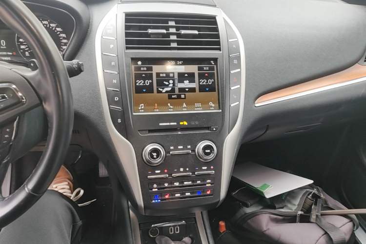 Used Lincoln MKC 2018 2.0T Four-Wheel Drive Zunya Edition Audio And AC Panel