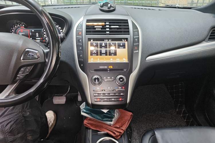Used Lincoln MKC 2018 2.0T Two-Wheel Drive Deluxe Edition Audio And AC Panel
