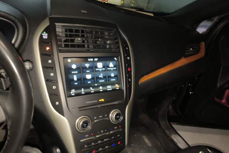 Used Lincoln MKC 2018 2.0T Two-Wheel Drive Luxury Edition Audio And AC Panel