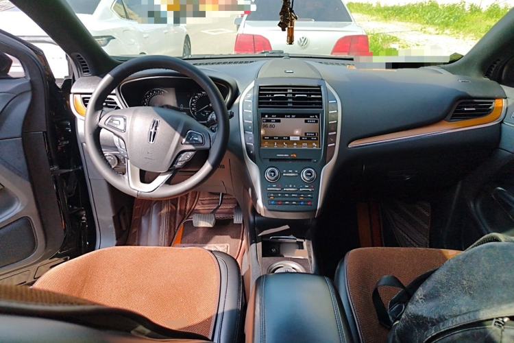 Used Lincoln MKC 2018 2.0T Two-Wheel Drive Luxury Edition Center Console