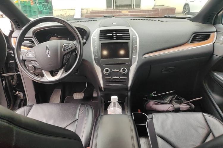 Used Lincoln MKC 2018 2.0T Four-Wheel Drive Zunya Edition Center Console