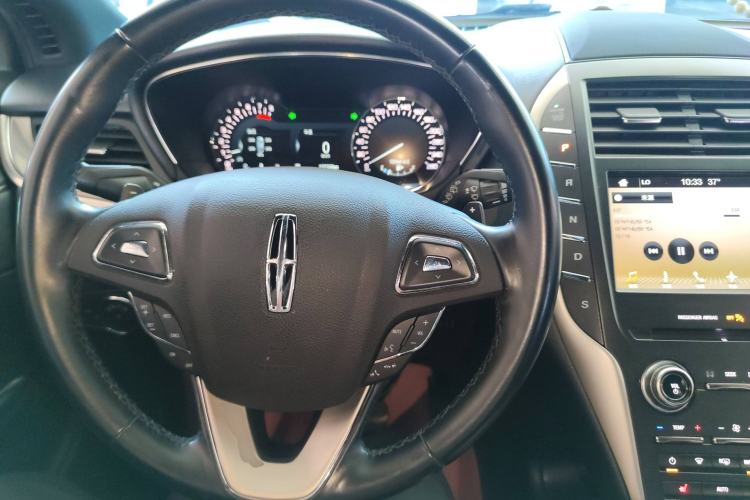 Used Lincoln MKC 2018 2.0T Two-Wheel Drive Deluxe Edition Center Console