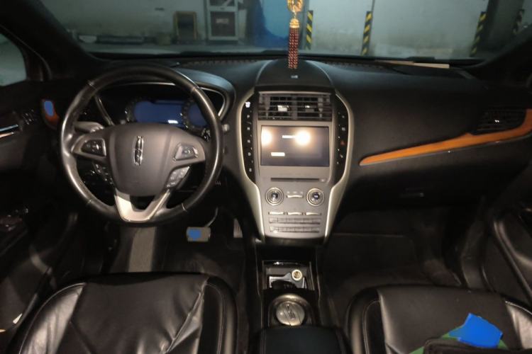 Used Lincoln MKC 2018 2.0T Two-Wheel Drive Luxury Edition Center Console