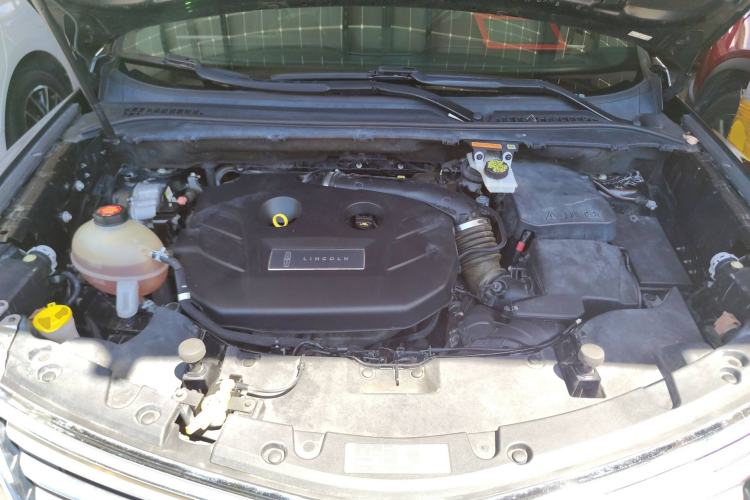 Used Lincoln MKC 2018 2.0T Two-Wheel Drive Deluxe Edition Engine Bay