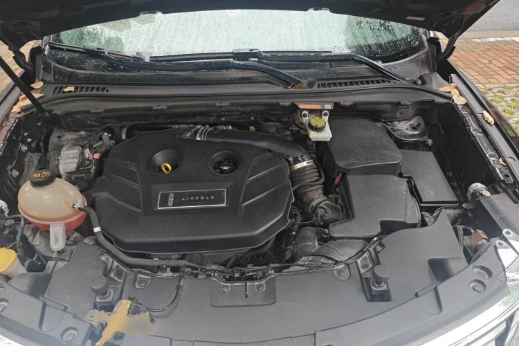 Used Lincoln MKC 2018 2.0T Two-Wheel Drive Deluxe Edition Engine Bay