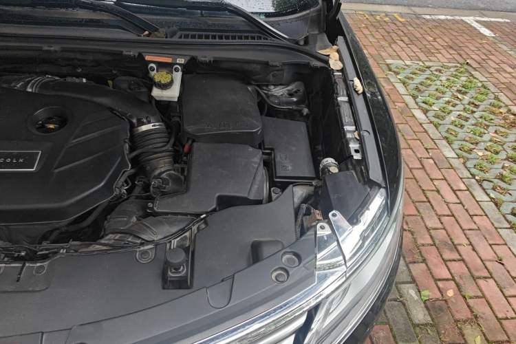 Used Lincoln MKC 2018 2.0T Two-Wheel Drive Deluxe Edition Engine Bay Left