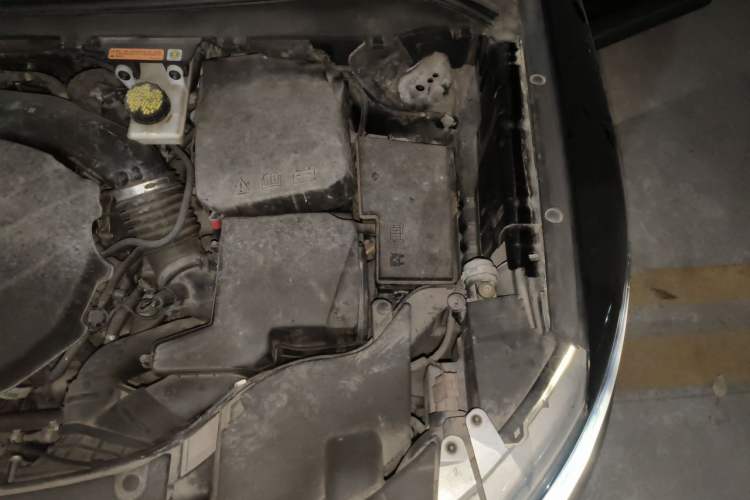 Used Lincoln MKC 2018 2.0T Two-Wheel Drive Luxury Edition Engine Bay Left