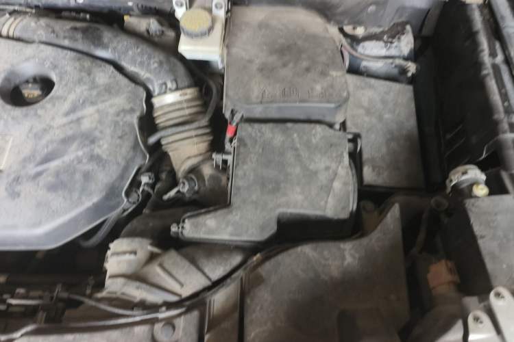 Used Lincoln MKC 2018 2.0T Two-Wheel Drive Luxury Edition Engine Bay Left