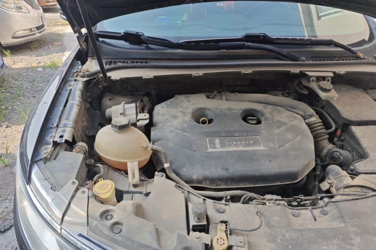 Used Lincoln MKC 2018 2.0T Two-Wheel Drive Deluxe Edition Engine Bay Right