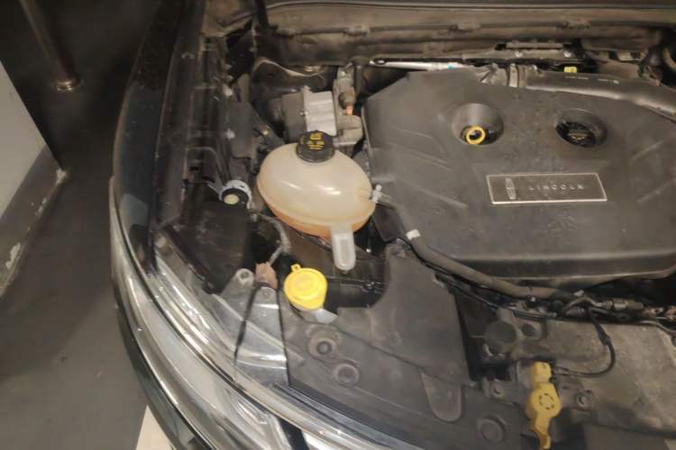 Used Lincoln MKC 2018 2.0T Four-Wheel Drive Zunya Edition Engine Bay Right