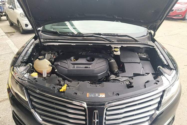 Used Lincoln MKC 2018 2.0T Two-Wheel Drive Deluxe Edition Engine Bay