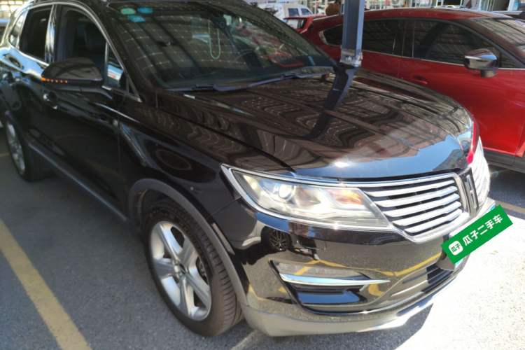 Used Lincoln MKC 2018 2.0T Two-Wheel Drive Deluxe Edition Front Right 45 Deg