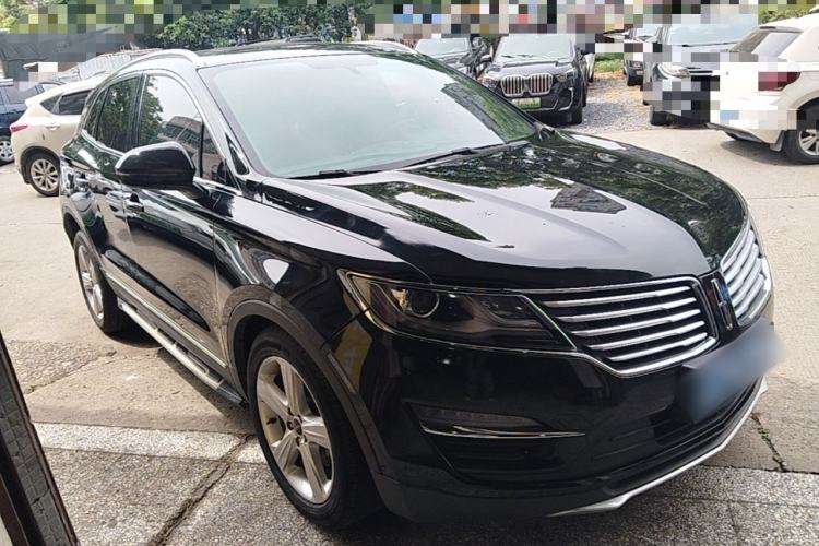 Used Lincoln MKC 2018 2.0T Two-Wheel Drive Deluxe Edition Front Right 45 Deg
