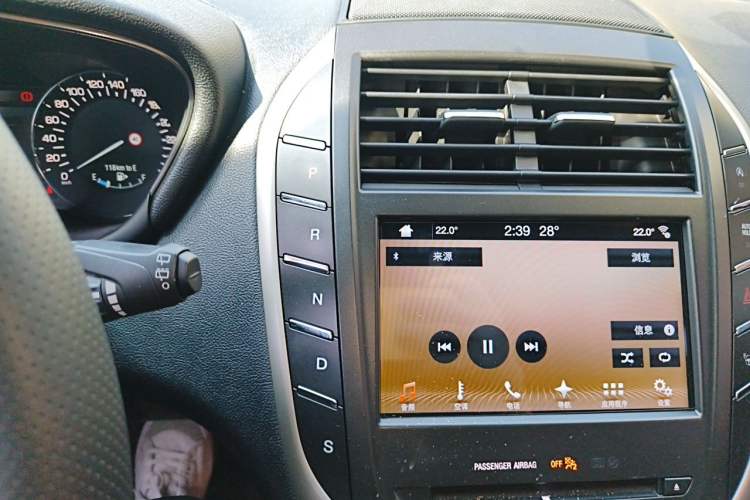 Used Lincoln MKC 2018 2.0T Two-Wheel Drive Luxury Edition Gear Lever