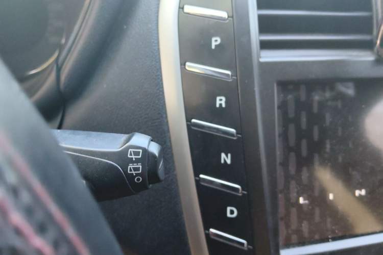 Used Lincoln MKC 2018 2.0T Two-Wheel Drive Luxury Edition Gear Lever