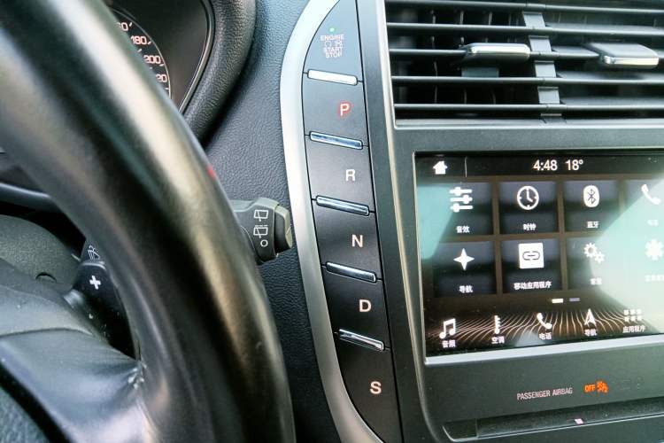 Used Lincoln MKC 2018 2.0T Two-Wheel Drive Luxury Edition Gear Lever