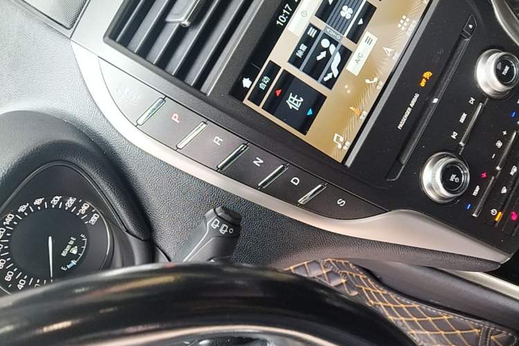 Used Lincoln MKC 2018 2.0T Two-Wheel Drive Deluxe Edition Gear Lever