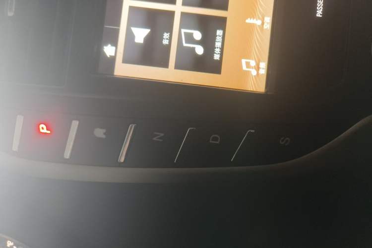 Used Lincoln MKC 2018 2.0T Two-Wheel Drive Luxury Edition Gear Lever