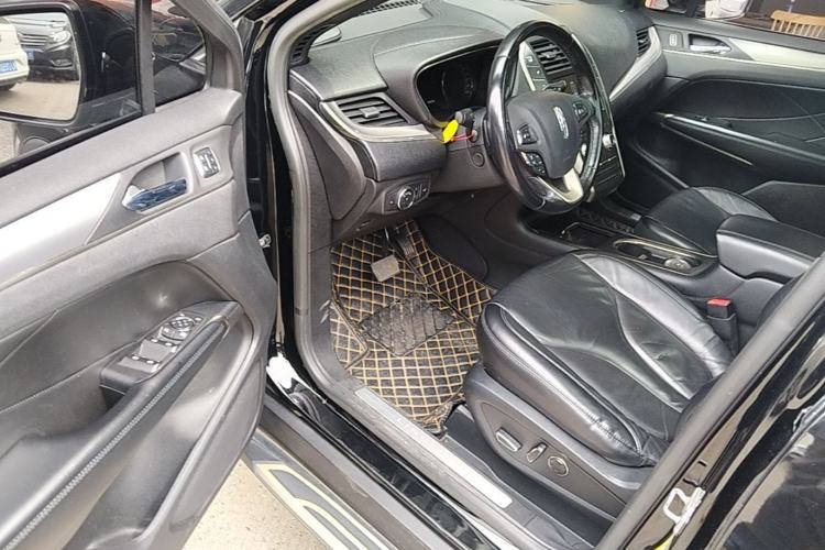 Used Lincoln MKC 2018 2.0T Two-Wheel Drive Deluxe Edition Left Front Seat
