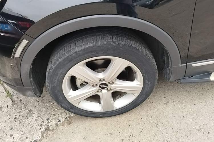 Used Lincoln MKC 2018 2.0T Two-Wheel Drive Deluxe Edition Left Front Wheel Hub