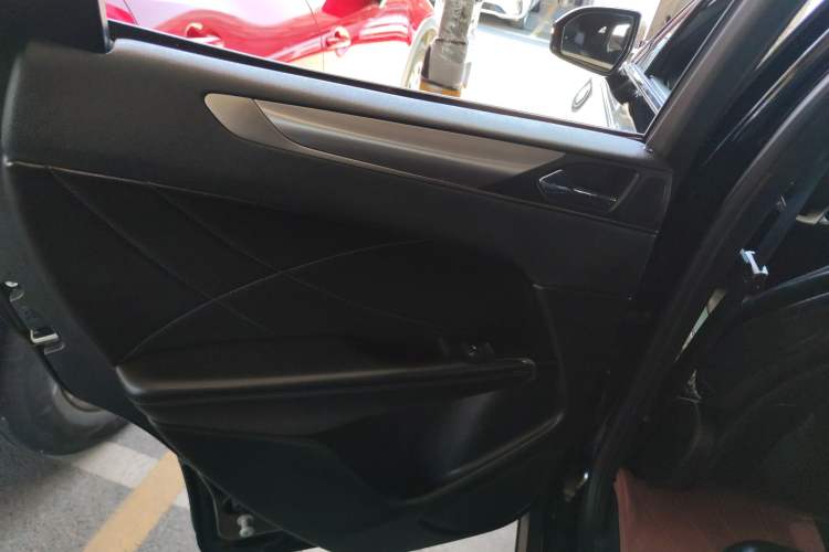 Used Lincoln MKC 2018 2.0T Two-Wheel Drive Deluxe Edition Left Rear Door Interior