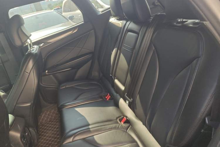 Used Lincoln MKC 2018 2.0T Two-Wheel Drive Deluxe Edition Left Rear Seat
