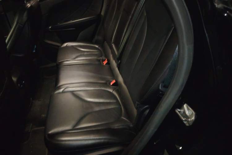 Used Lincoln MKC 2018 2.0T Four-Wheel Drive Zunya Edition Left Rear Seat