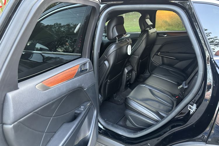 Used Lincoln MKC 2018 2.0T Two-Wheel Drive Luxury Edition Left Rear Seat
