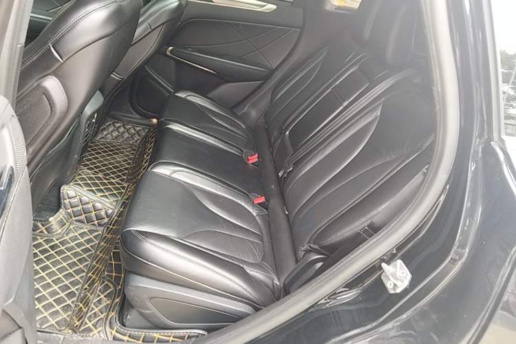 Used Lincoln MKC 2018 2.0T Two-Wheel Drive Deluxe Edition Left Rear Seat