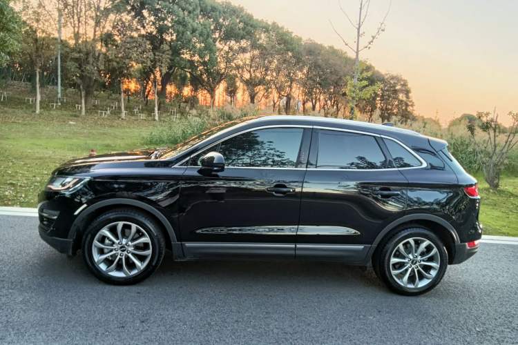 Used Lincoln MKC 2018 2.0T Two-Wheel Drive Luxury Edition Left Side