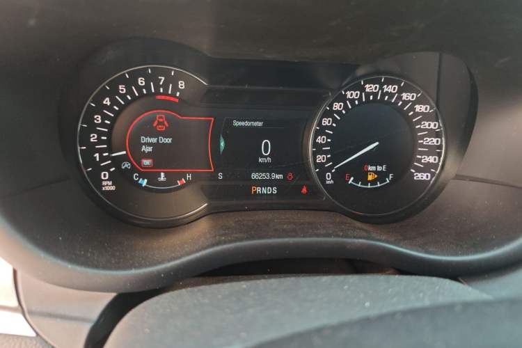 Used Lincoln MKC 2018 2.0T Two-Wheel Drive Deluxe Edition Odometer Close Up