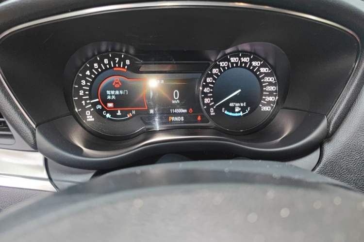 Used Lincoln MKC 2018 2.0T Two-Wheel Drive Deluxe Edition Odometer Close Up