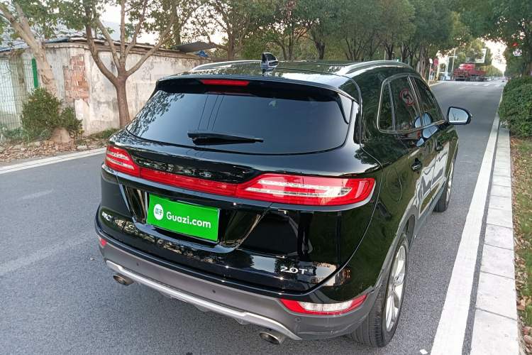 Used Lincoln MKC 2018 2.0T Two-Wheel Drive Luxury Edition Rear Right 45 Deg
