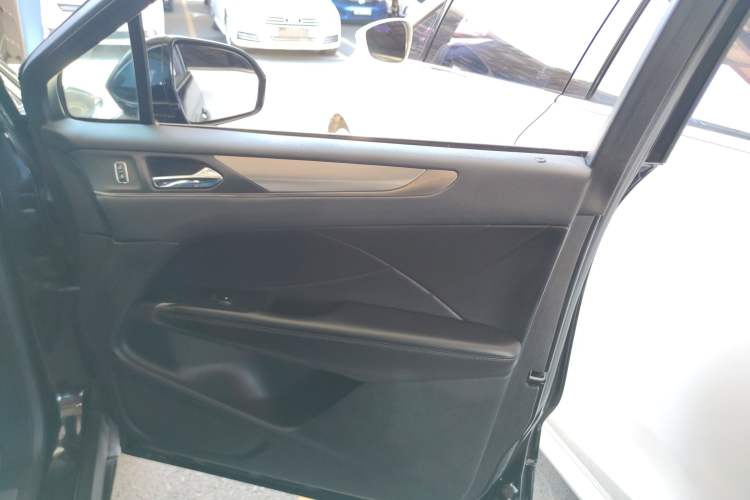 Used Lincoln MKC 2018 2.0T Two-Wheel Drive Deluxe Edition Right Front Door Interior