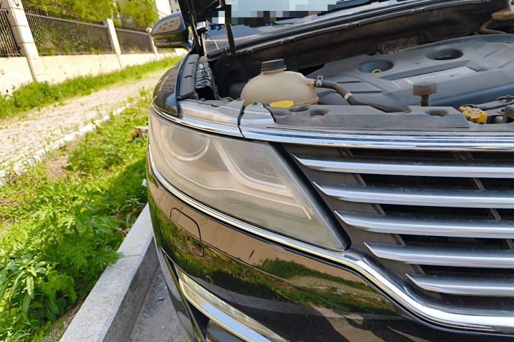 Used Lincoln MKC 2018 2.0T Two-Wheel Drive Luxury Edition Right Front Headlight