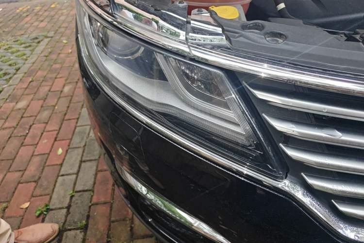 Used Lincoln MKC 2018 2.0T Two-Wheel Drive Deluxe Edition Right Front Headlight