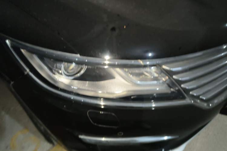 Used Lincoln MKC 2018 2.0T Two-Wheel Drive Luxury Edition Right Front Headlight