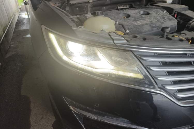 Used Lincoln MKC 2018 2.0T Two-Wheel Drive Luxury Edition Right Front Headlight