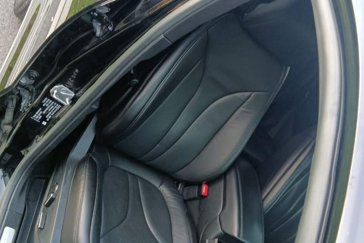 Used Lincoln MKC 2018 2.0T Two-Wheel Drive Luxury Edition Right Front Seat