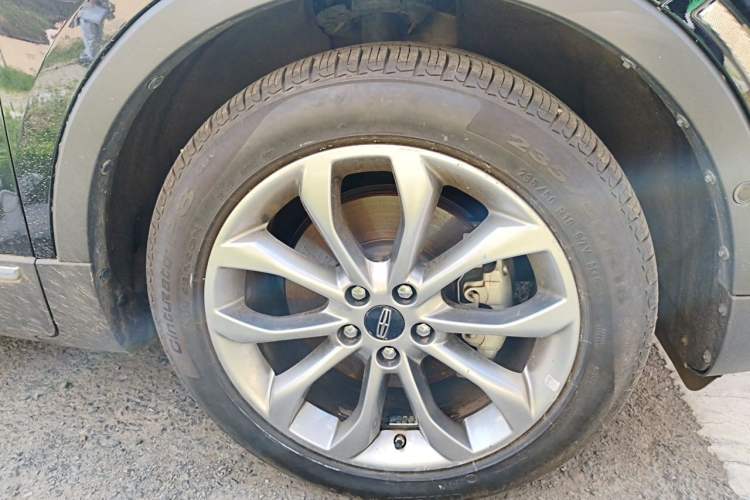 Used Lincoln MKC 2018 2.0T Two-Wheel Drive Luxury Edition Right Front Wheel Hub